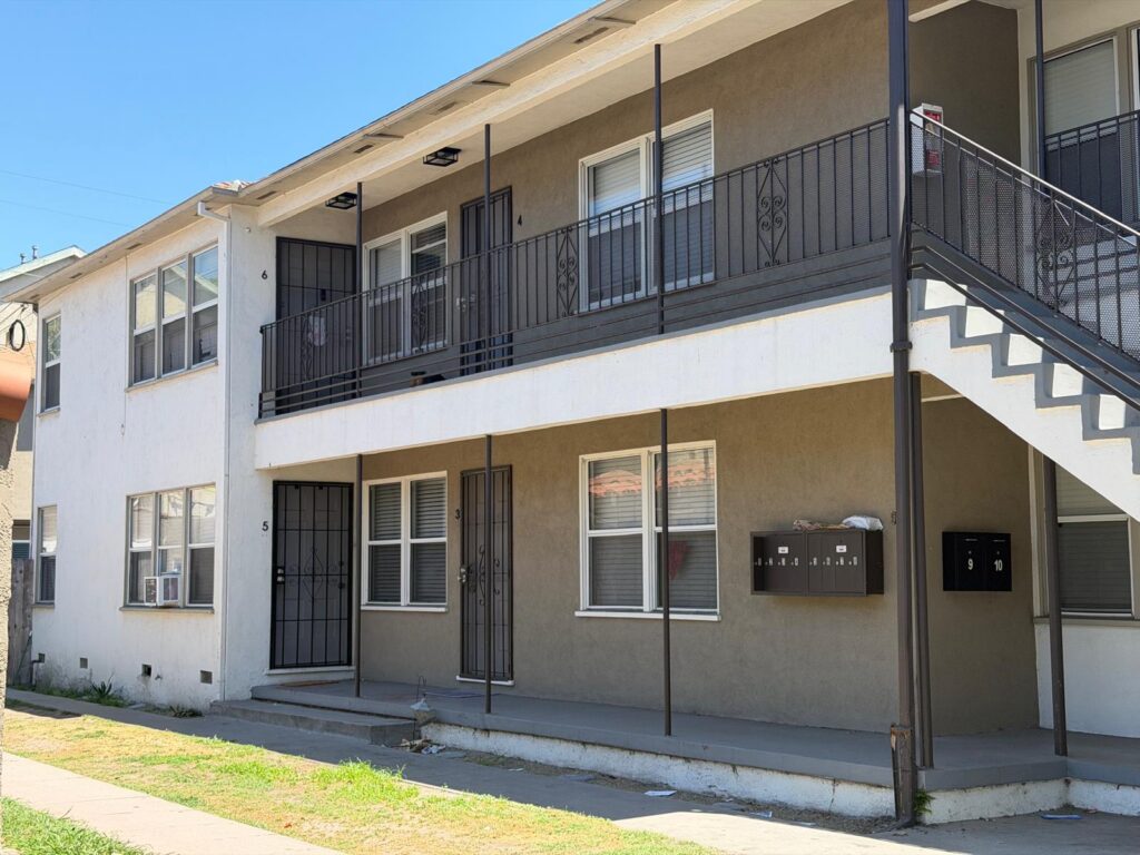 2464 Chestnut Ave, Long Beach